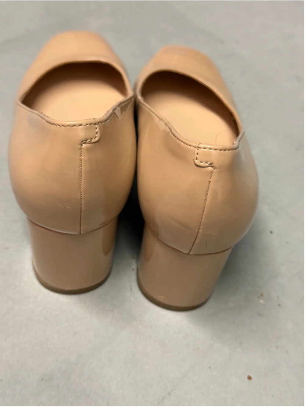 Bandolino Beige Heels Size 7